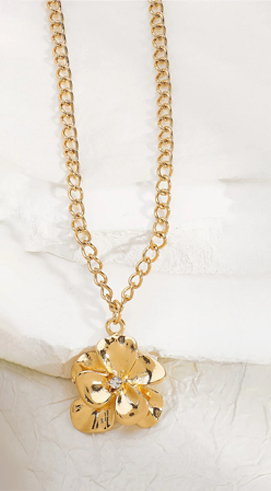 Jia Rhinestone Metal Floral Pendant Necklace - Gold - Image 4
